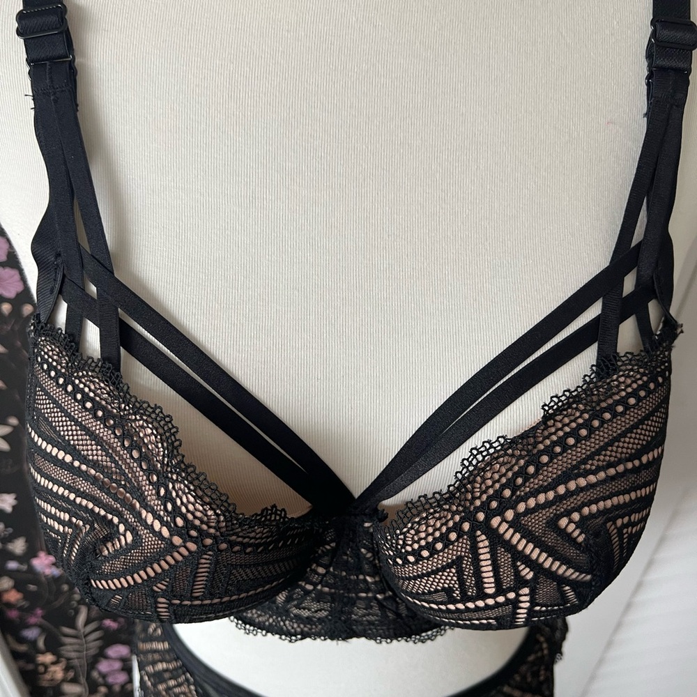 Black Lace Lingerie Set - image 2